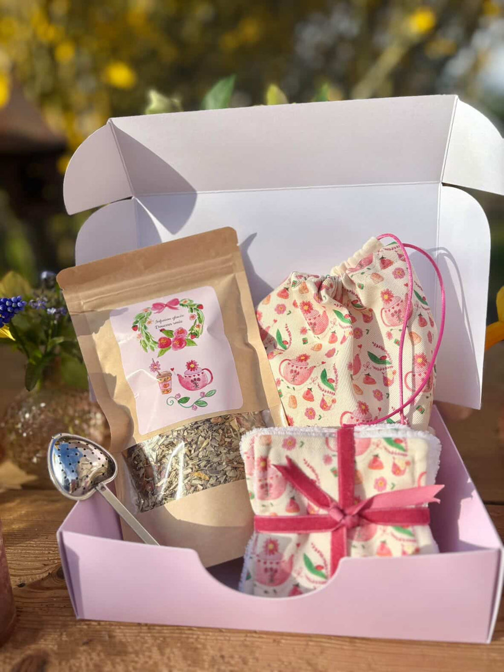 A découvrir 🌸 Ma box bonheur ensoleillé 🌸 Tissu tea time in England 🫖