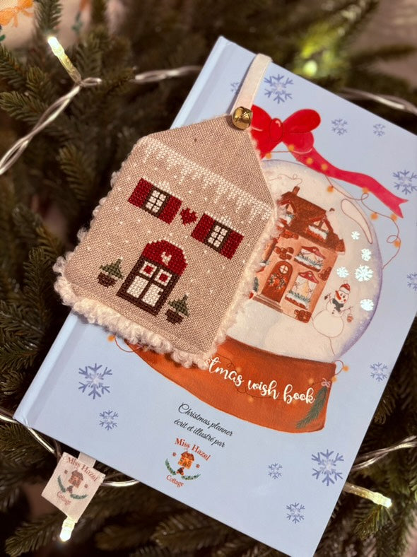 Marque-page "cottage d'hiver" brodé