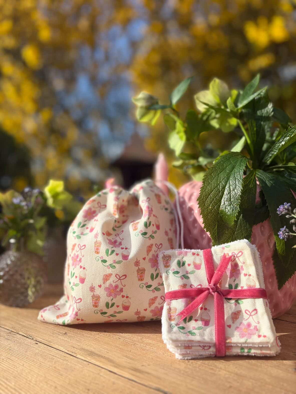 Lot de quatre cotons démaquillants et son pochon de transport - Tissu "Bloom & Bakery" 🍰