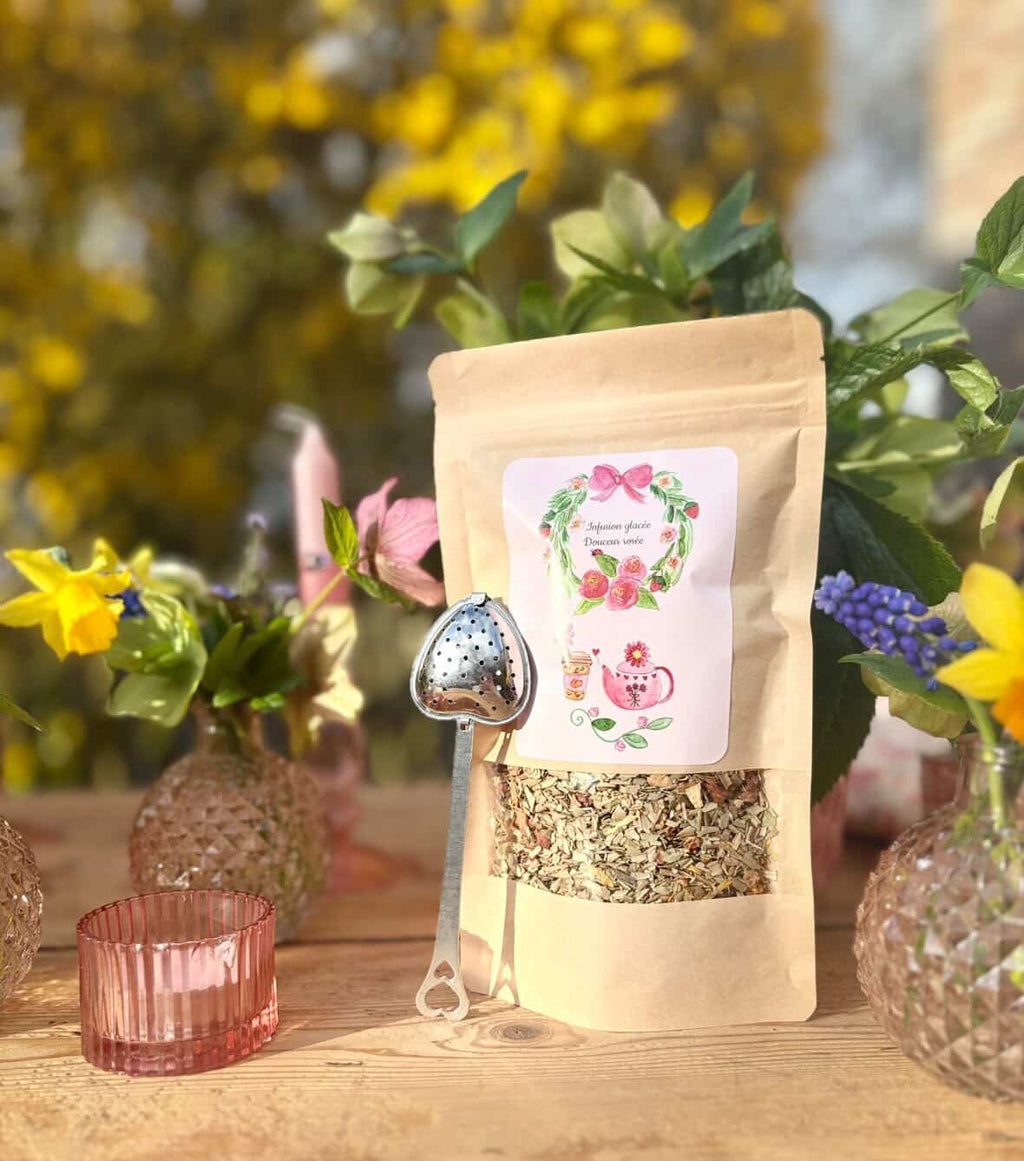 Infusion glacée douceur rosée 🌸🫖 et son infuseur en forme de cœur ❤️